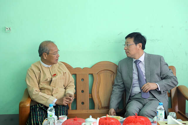 洪亮大使访问缅甸马圭省