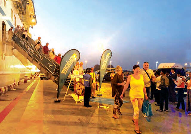 近500名德国旅客乘坐游轮进入仰光市