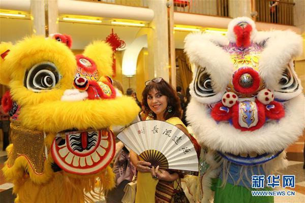 当春节来“敲门” 世界各国都准备了啥“年货”？