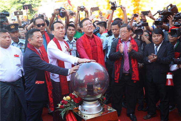 洪亮大使出席2019年仰光唐人街新春庆典开幕仪式