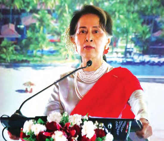 国务资政出席若开邦投资展览会谈若开邦发展前景