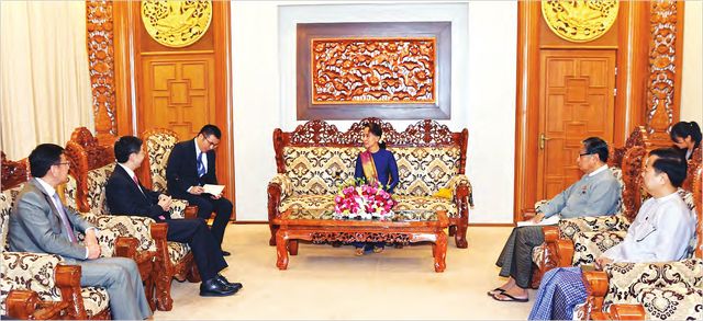 缅甸国务资政杜昂山素季会见中国特使孙国祥先生