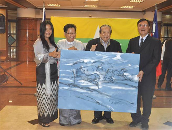 建国科大南向扩展国际艺术 邀缅甸国宝艺术家展画作