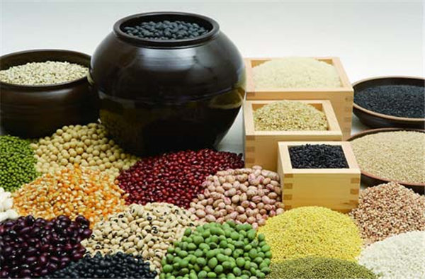 缅甸曼德勒豆类市场销售火旺