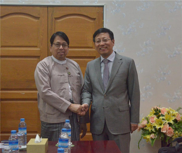 驻缅甸大使洪亮会见缅甸宣传部长培敏博士