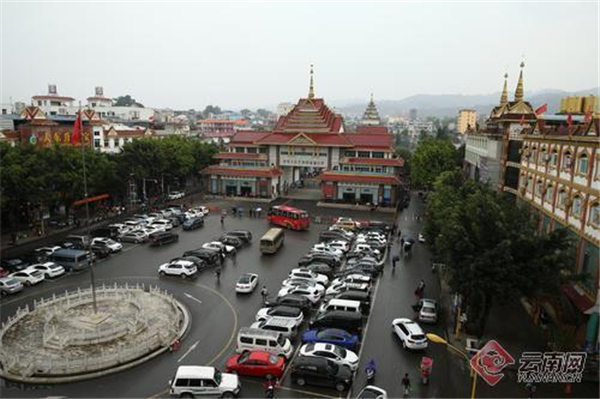 繁忙的瑞丽姐告 边民“淘金”忙