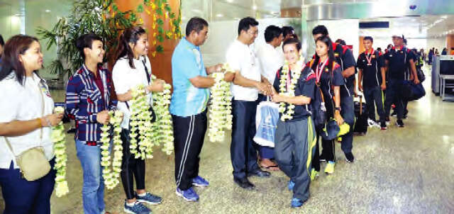 缅甸田径运动员自新加坡凯旋而归