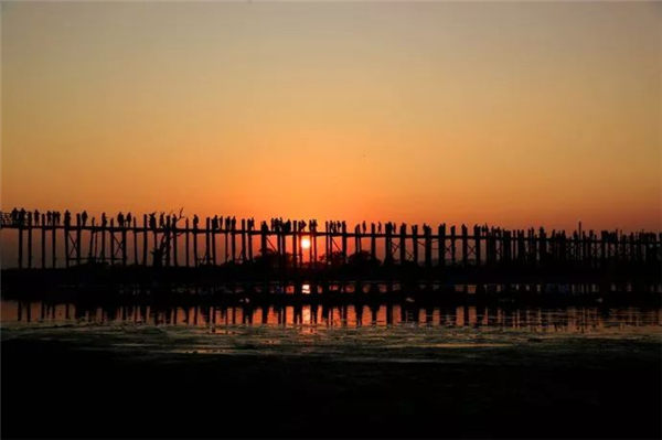 乌本桥日落时分的浪漫！