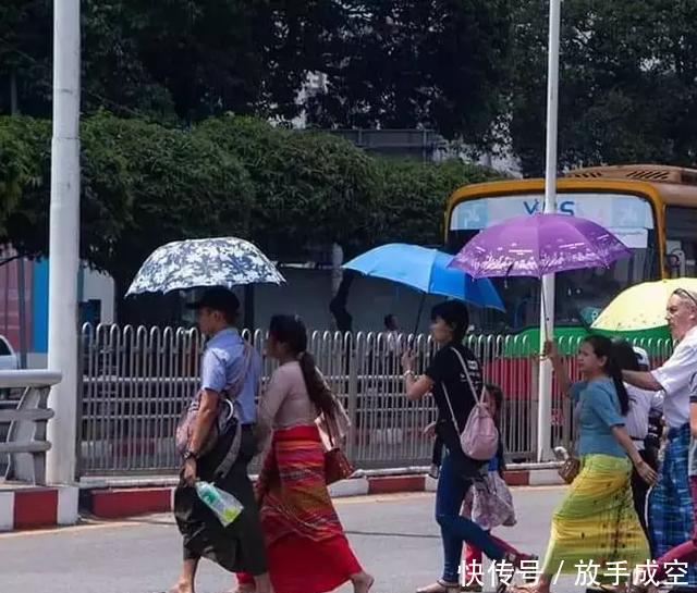 缅甸迎高温最高温突破47.2°C，大金塔鱼池里的鱼都被热死了