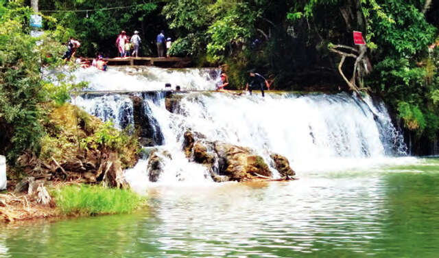 克耶邦与掸邦边境的瀑布