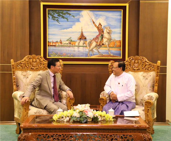 驻缅甸大使洪亮辞行拜会缅甸国际合作部部长觉丁