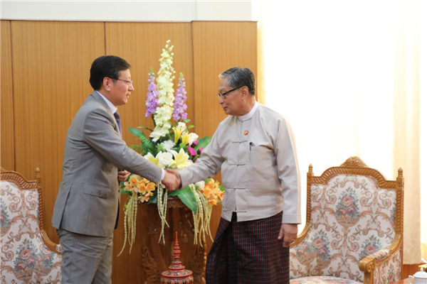驻缅甸大使洪亮辞行拜会缅甸国务资政府部部长觉丁瑞