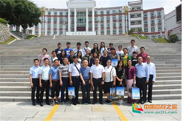 缅甸教育考察团来黎明职业大学参观访问