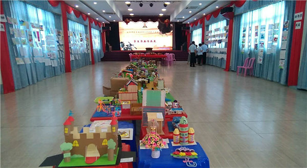 云华师范学院举行第五届“融情云华”书画手工竞赛