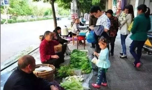 总理发话，保留地摊经济，给底层民众一点温暖！