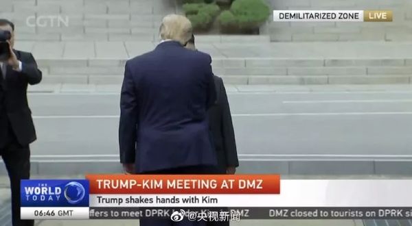 金正恩与特朗普在板门店握手