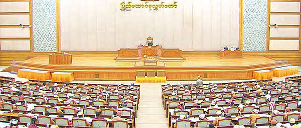 副部长向议会报告2019—20财政年度缅甸经济计划草案