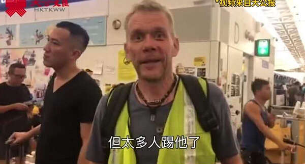 外国记者斥暴徒