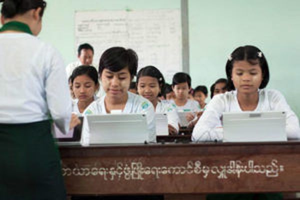 联邦议会上议员指责非母语教学的不当之处