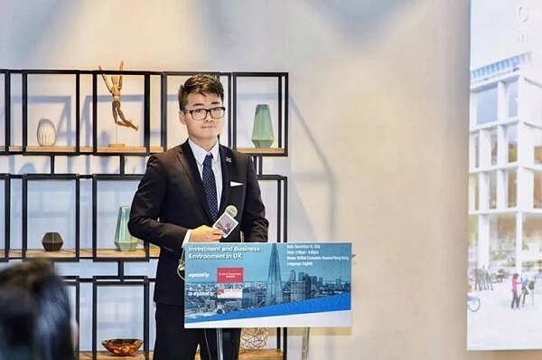 英驻港领馆雇员因嫖娼被拘，家属低调回应