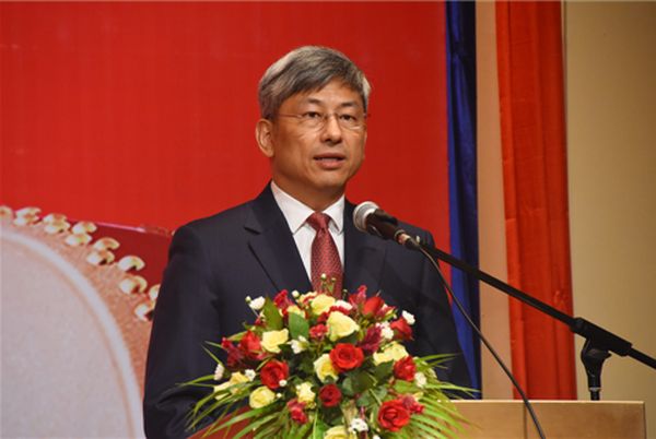 陈海大使出席缅华各界国庆70周年联欢文艺晚会