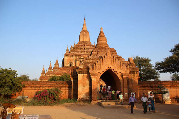 今年9月份由各口岸进入缅甸的国外游客超过10万人