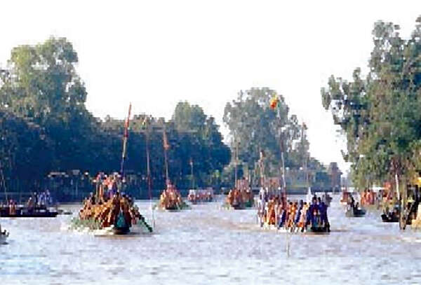 缅甸的茵达民族节在掸南茵莱湖地区举行