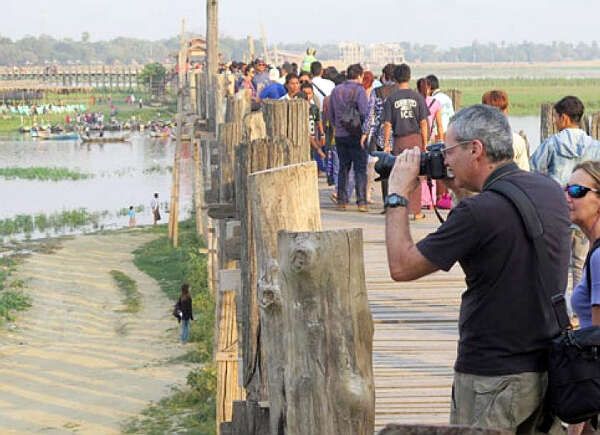 今年9月份由各口岸进入缅甸的国外游客超过10万人