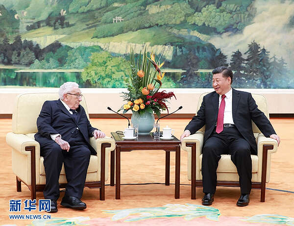 习近平会见美国前国务卿基辛格