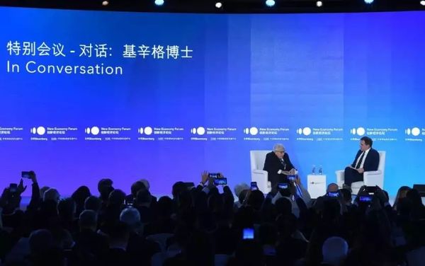 关键当口，96岁老人再访中国