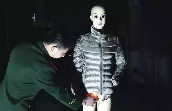 冬天穿羽绒服要注意！这些事千万别做，有很大隐患！