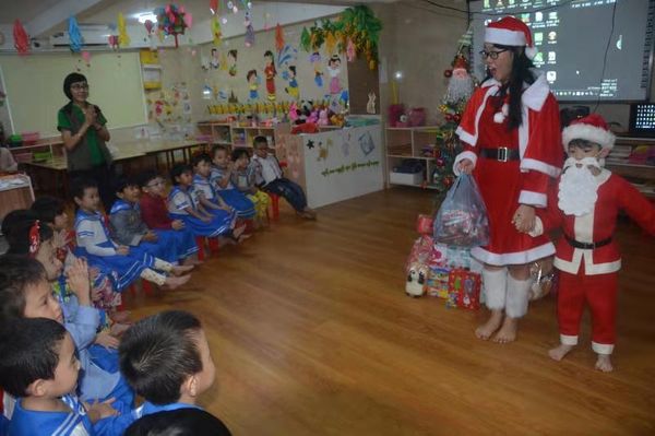 缅华妇协教育中心幼儿园--------师生欢庆传统节日活动