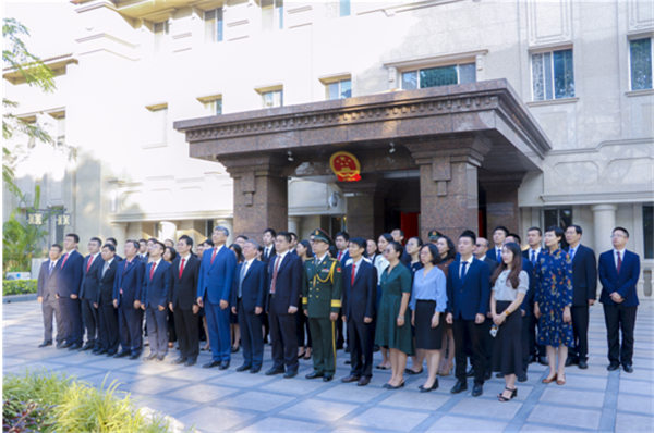 驻缅甸使馆举行新年升国旗仪式