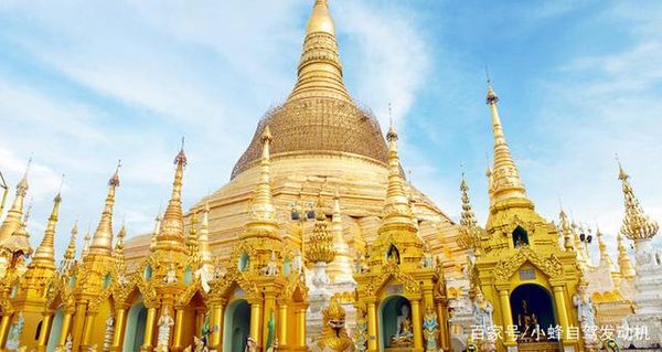 它是缅甸最“神圣”的佛塔，高98米，金碧辉煌令人震撼！