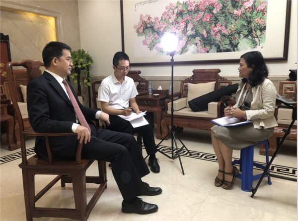 驻缅甸使馆杨守征参赞接受缅甸媒体专访