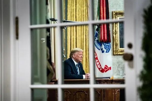 发推抗疫？ 细数特朗普执政“三原罪”