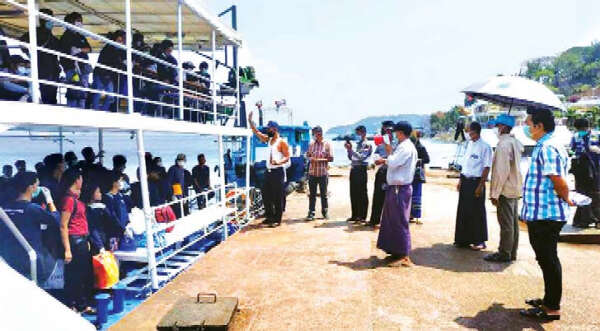安置由海岛度假旅游胜地的旅舍旅馆回来的员工们