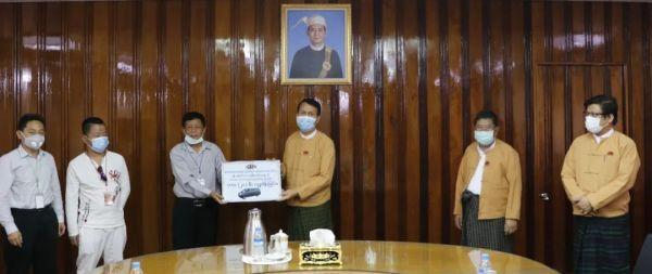 他们为缅甸抗疫捐出30辆汽车，还有400套医疗防护服