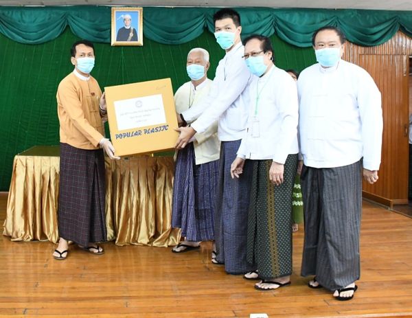 爱心人士向仰光省政府捐赠价值约9000万缅币的抗疫医疗物资