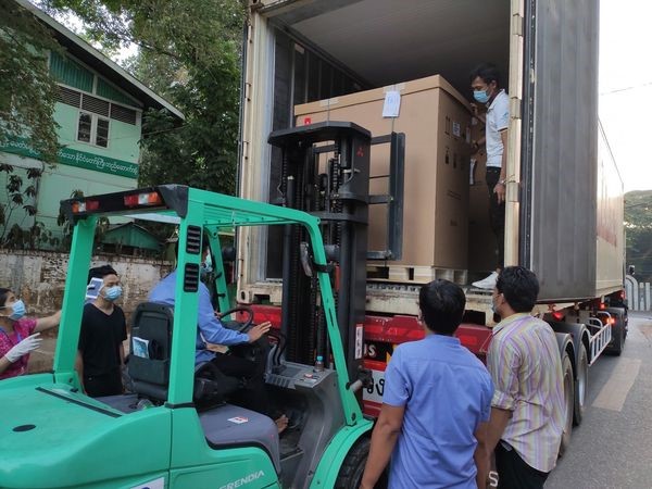 一天内可检测1300人的新冠肺炎Covid-19的仪器抵达仰光