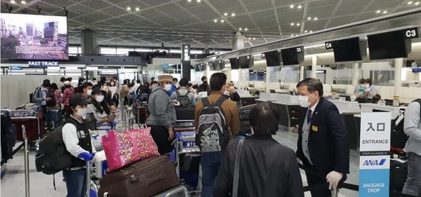 滞留日本的195位缅甸公民乘坐救援专机回国