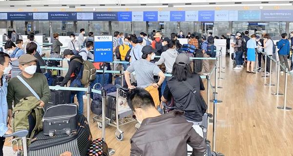 滞留美、英、韩、印尼等国的120位缅甸公民乘坐救援飞机返回缅甸