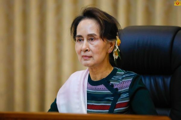 国务资政呼吁人们必须养成出门戴口罩的习惯