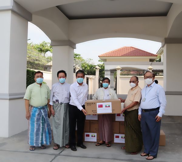 中国驻曼德勒总领馆向曼德勒省缅中友协捐赠防疫物资