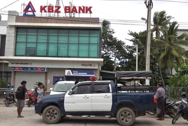 若开邦实兑市发生银行抢劫案