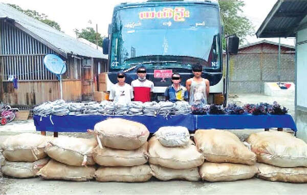 曼德勒省巴定枝检查站发现非法运载雷管的人士