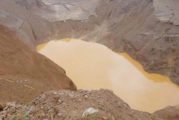 帕甘因山崩三人死亡六人受伤