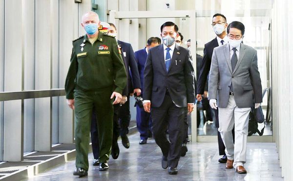缅甸国防军总司令敏昂莱大将访问俄罗斯归来