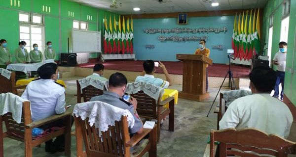 向帕甘市玉矿遇难者家属赞助1.6亿缅币