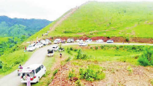 掸北南渡县优莎山吸引国内众多游客来访